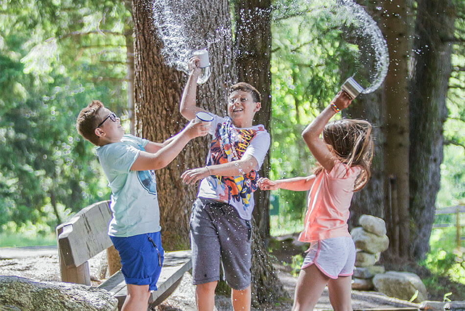 Kinder im Wasserwaldile